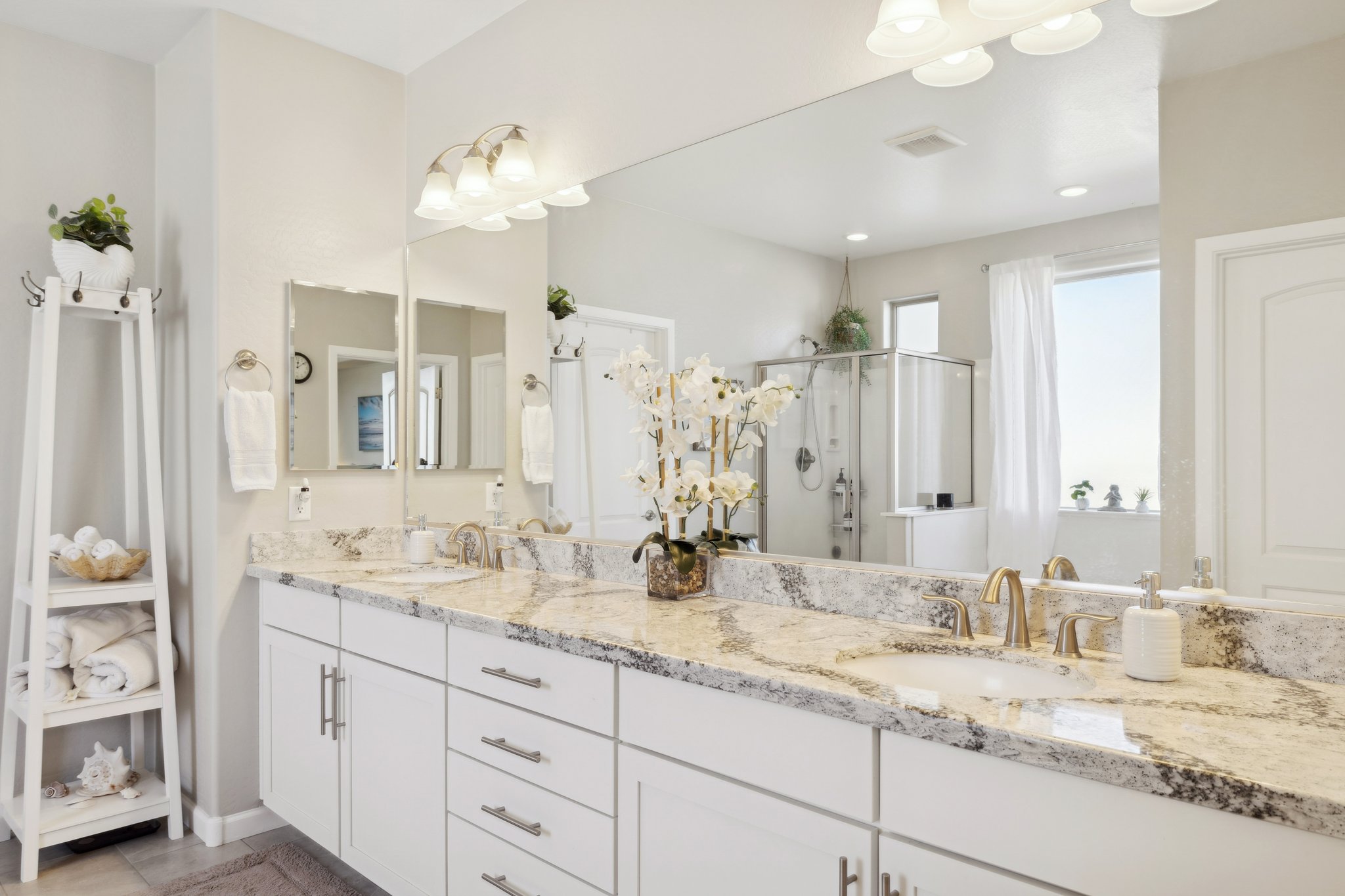 1564 E Yorkshire Ave - 019.jpg