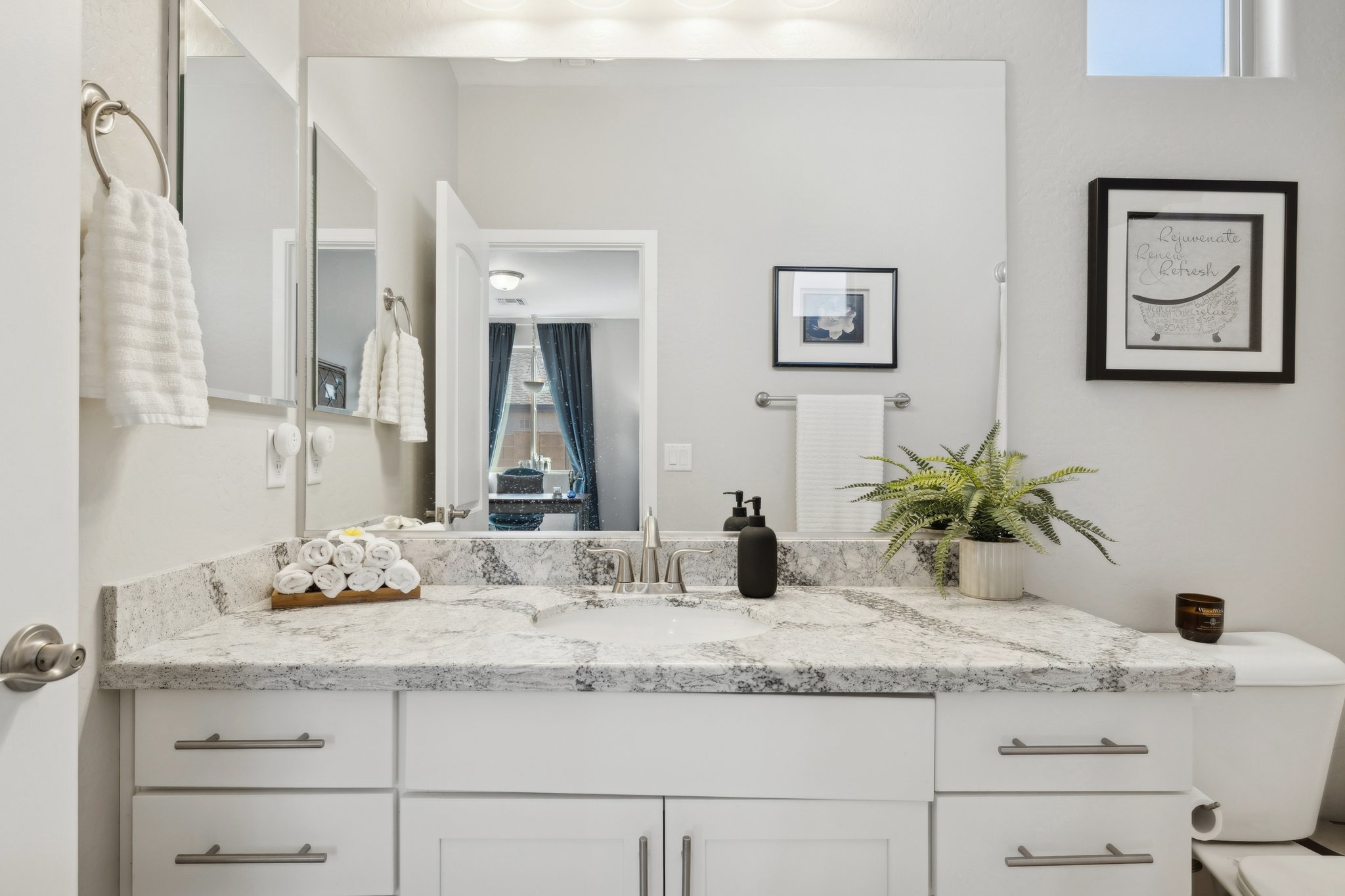 1564 E Yorkshire Ave - 025.jpg