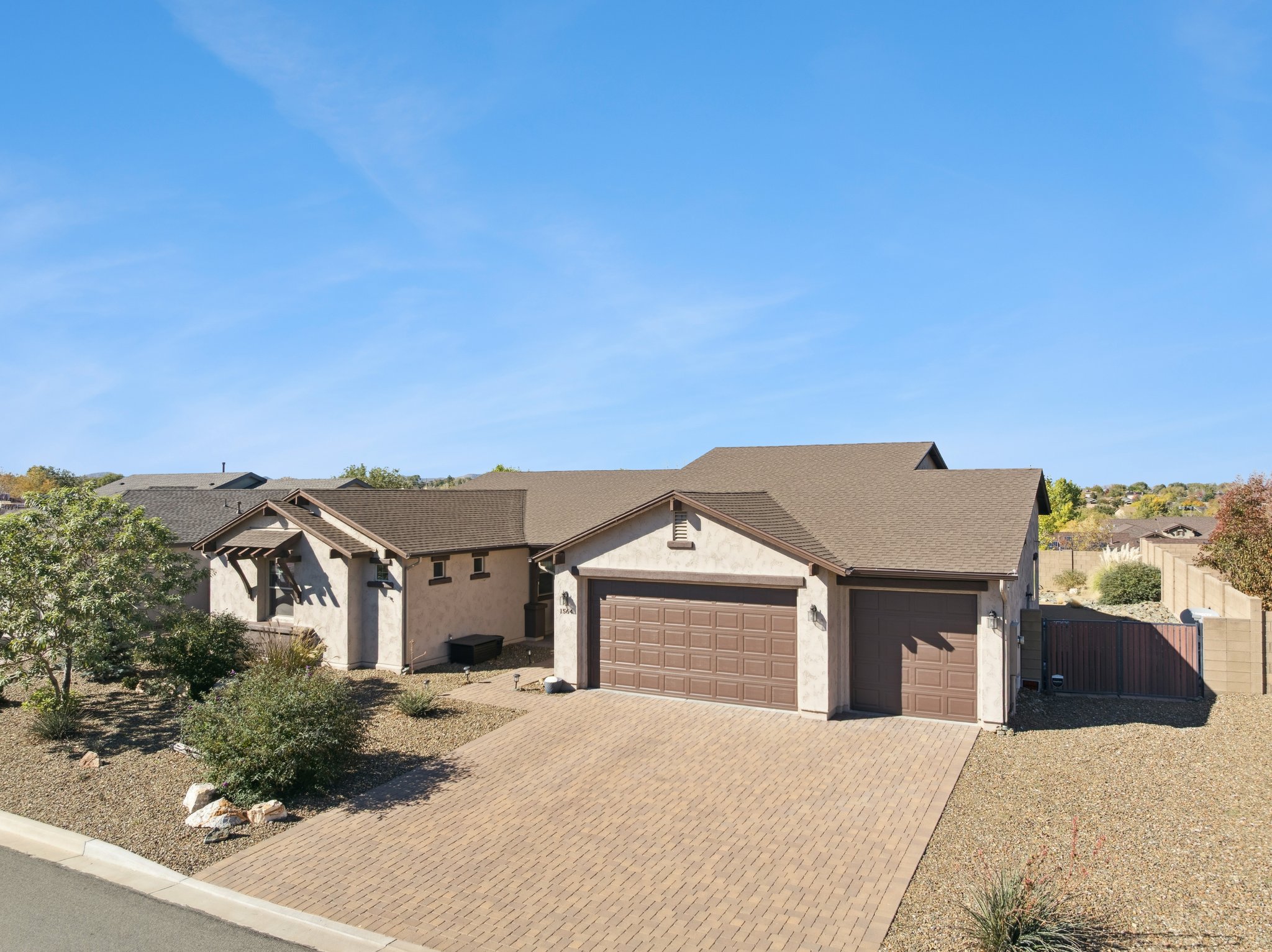 1564 E Yorkshire Ave - 010 (2).jpg