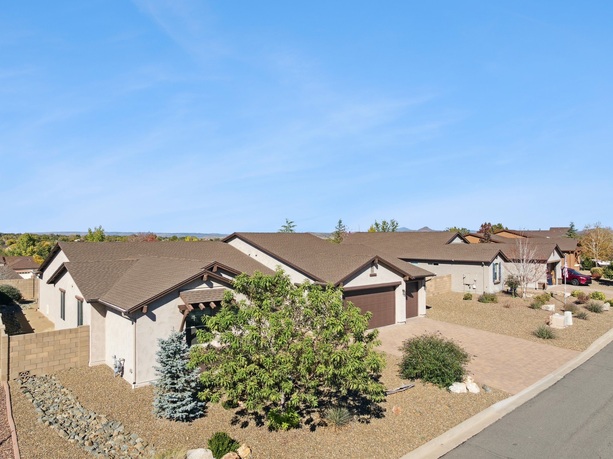 1564 E Yorkshire Ave - 017 (2).jpg