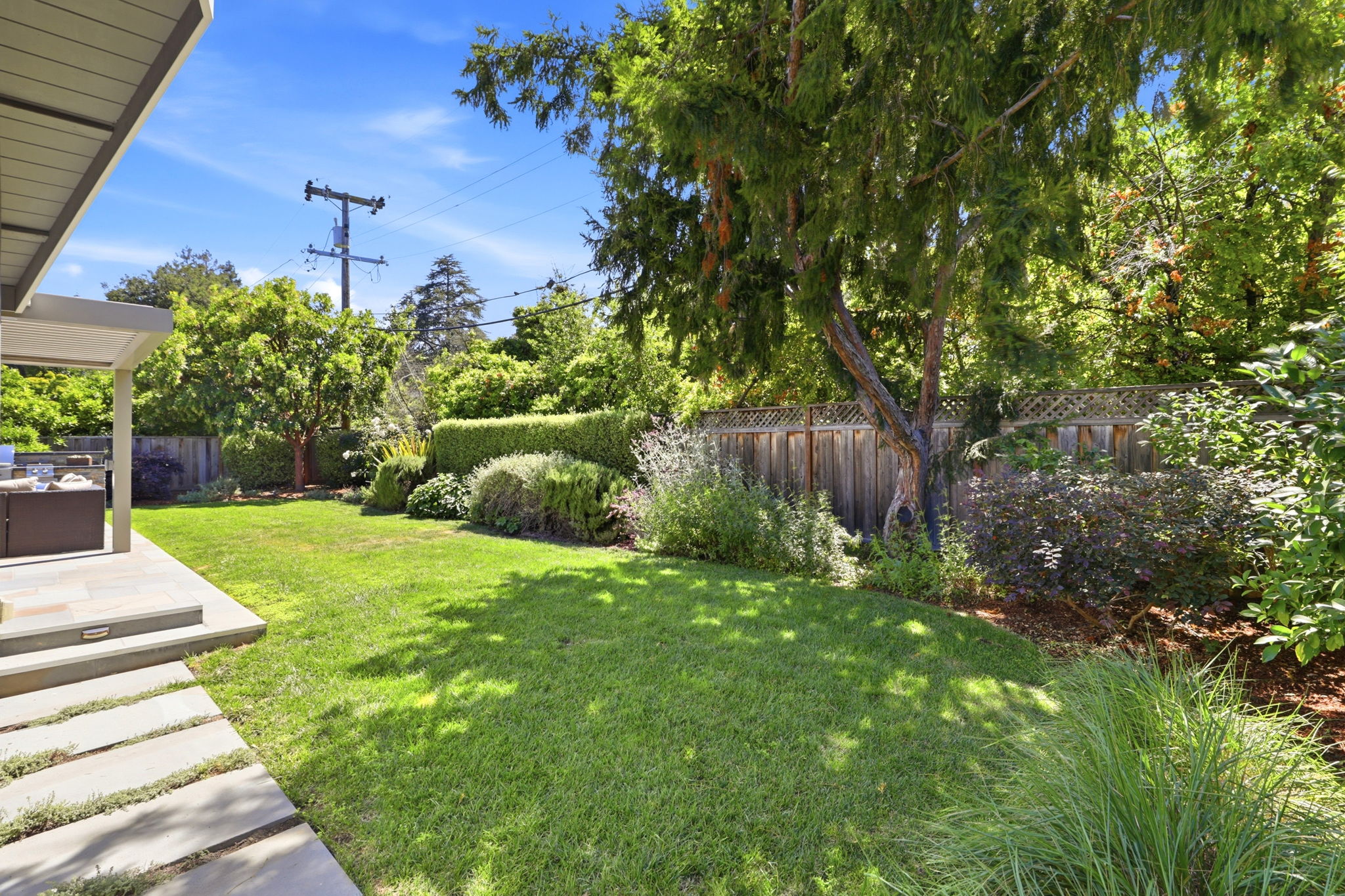 042_F8_1564 Wessex Ave