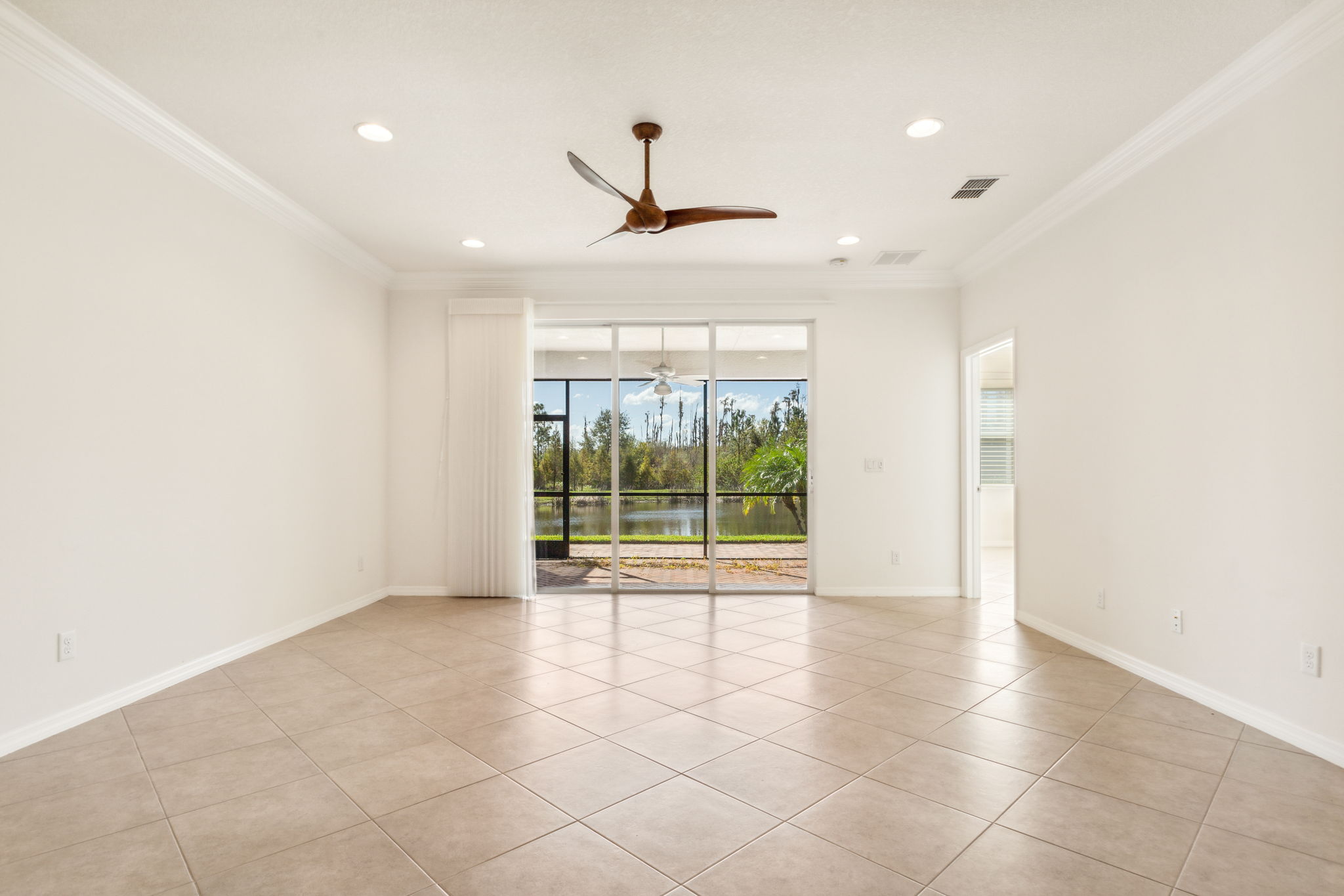 15649 Aurora Lake Cir, Wimauma, FL 33598 HDS Real Estate Photography