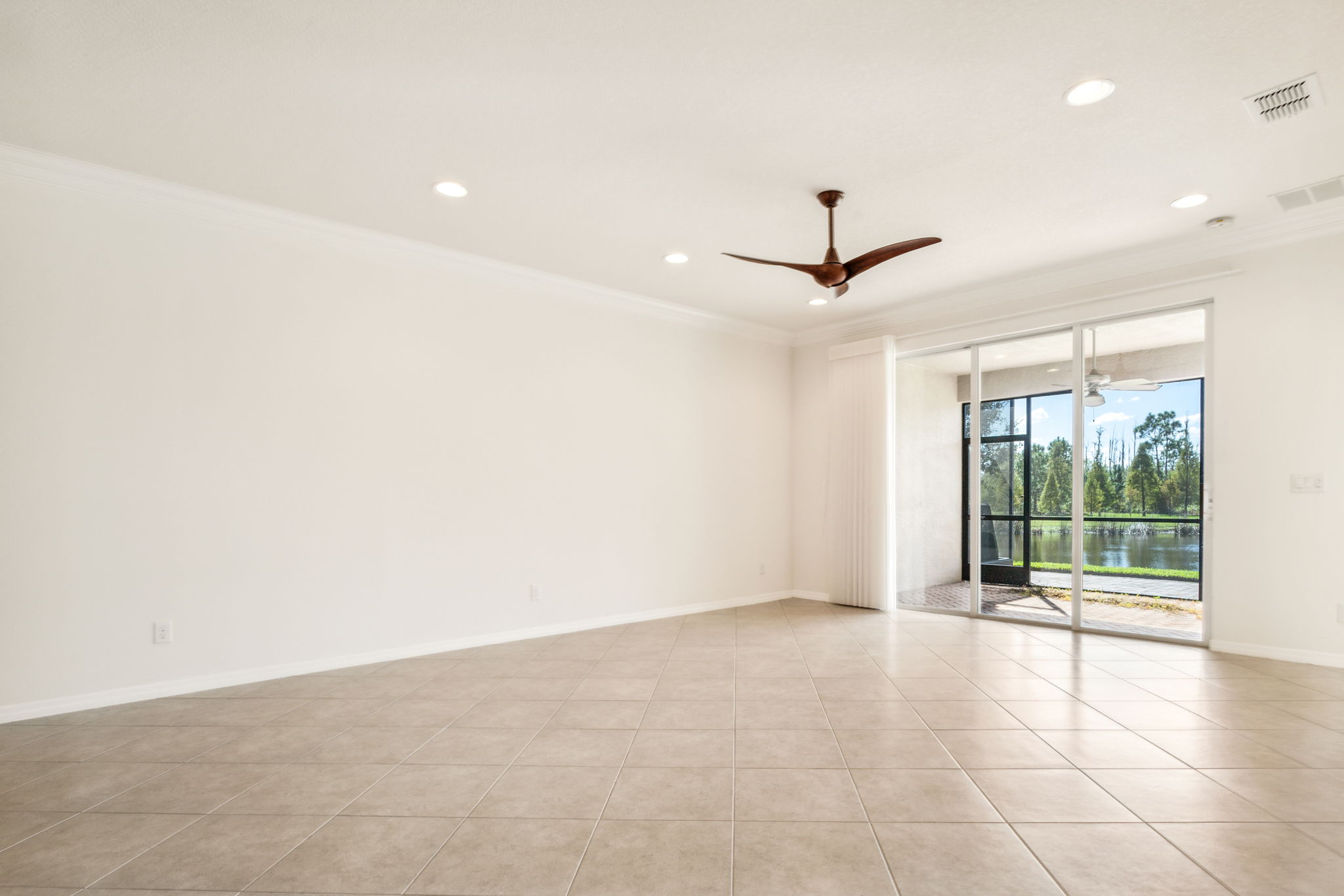 15649 Aurora Lake Cir, Wimauma, FL 33598 HDS Real Estate Photography