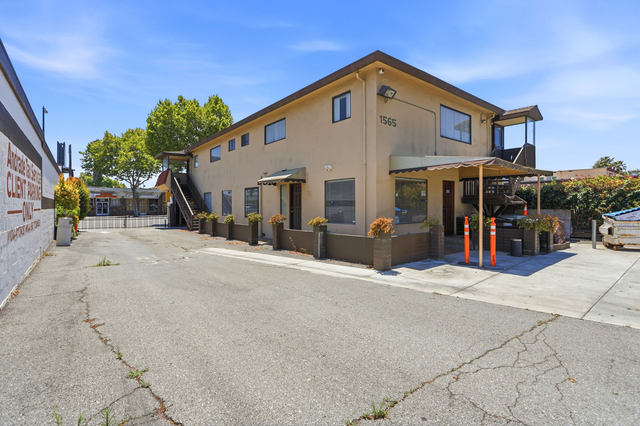 032_F8_1565 Alum Rock Ave