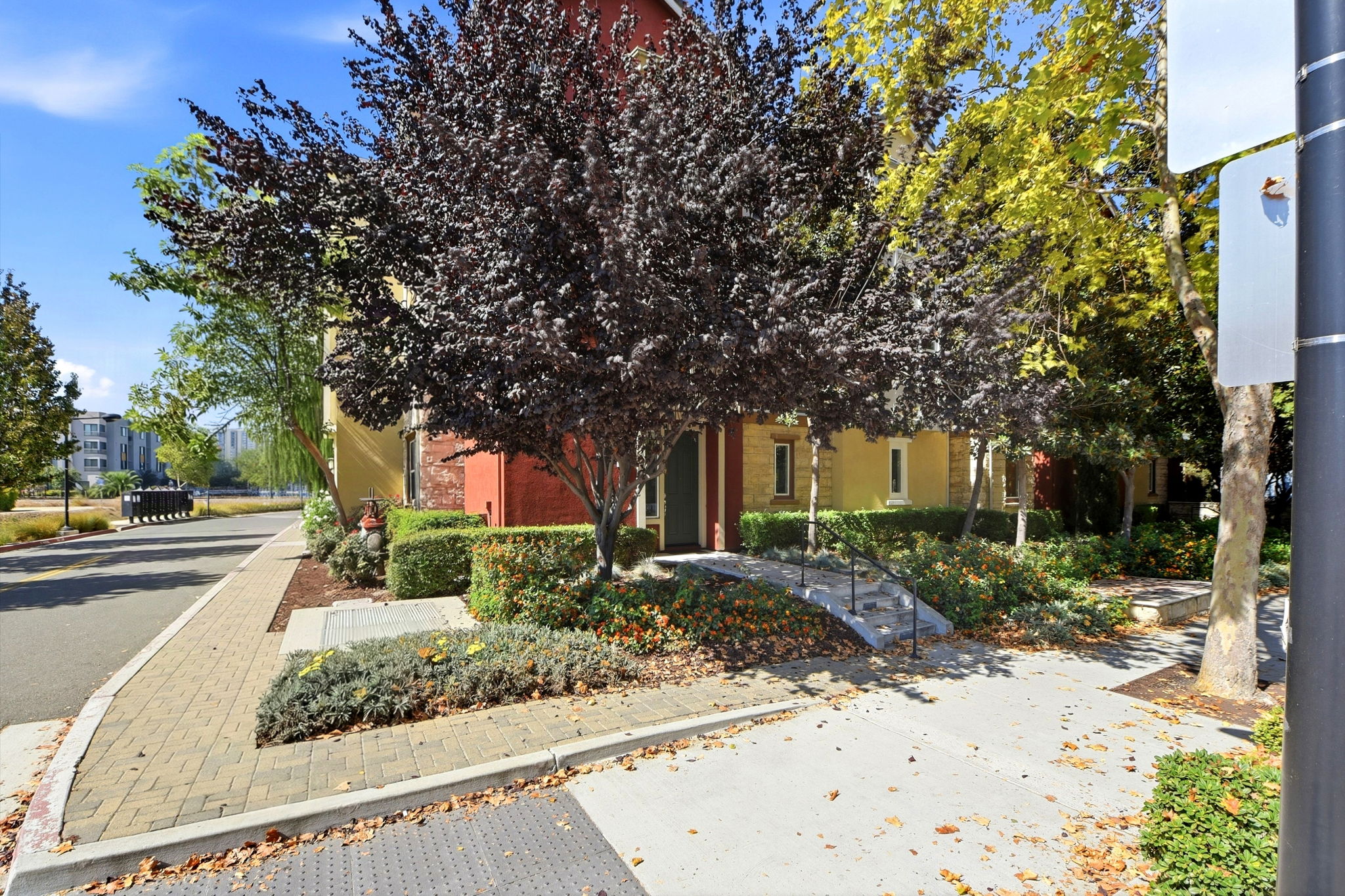 002_F8_1565 McCandless Dr