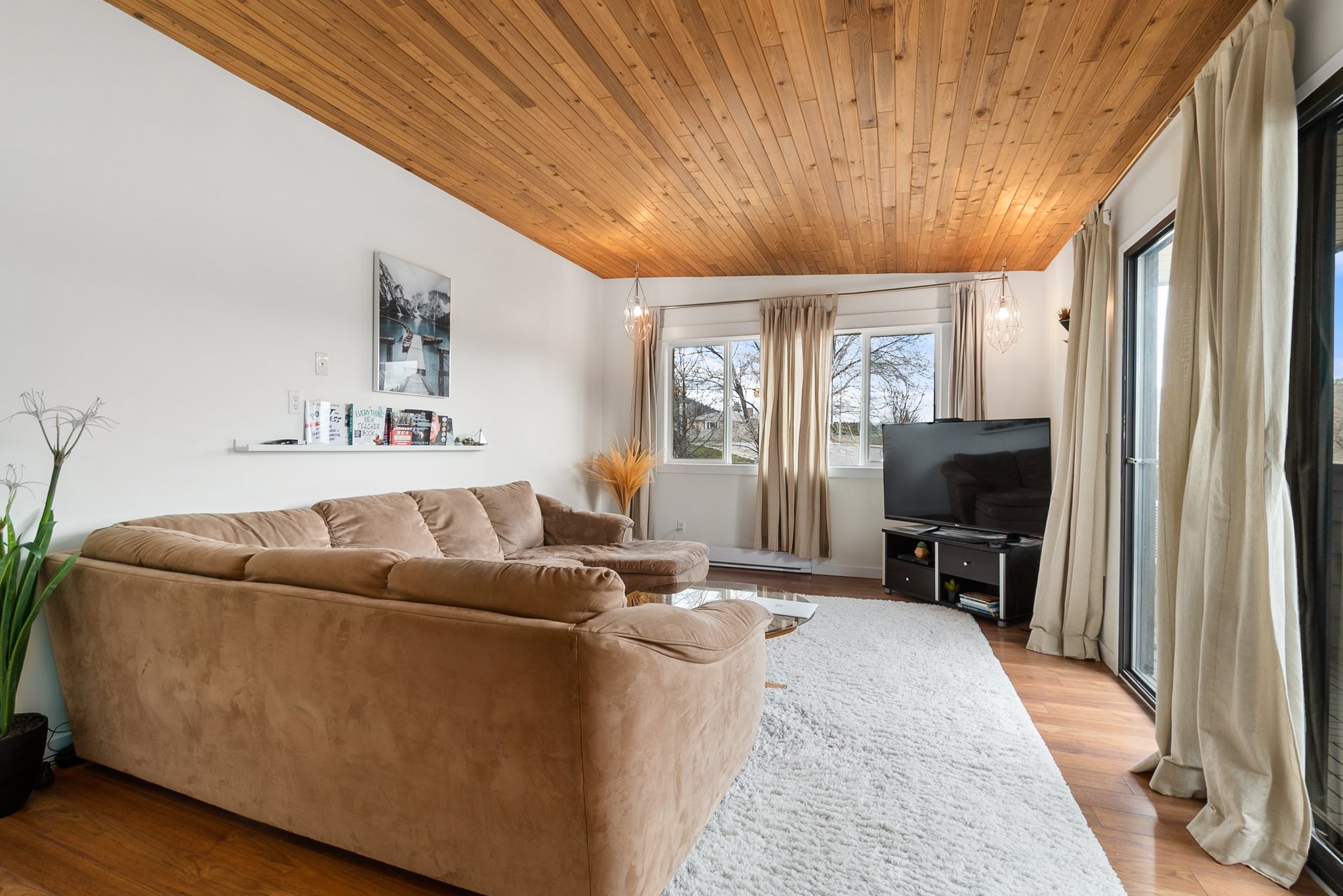 1565 Noble Ct, Kelowna, BC V1Y 8K8, Canada Photo 5