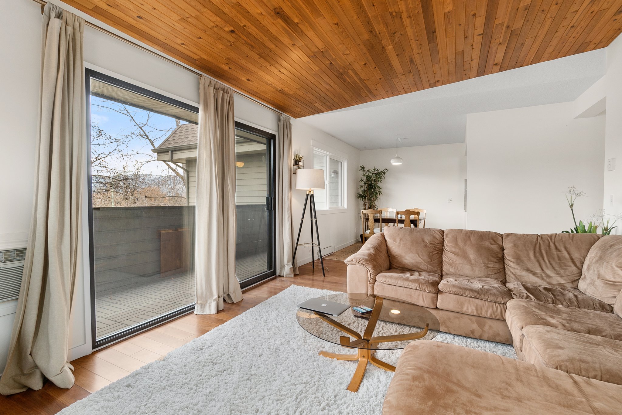1565 Noble Ct, Kelowna, BC V1Y 8K8, Canada Photo 6