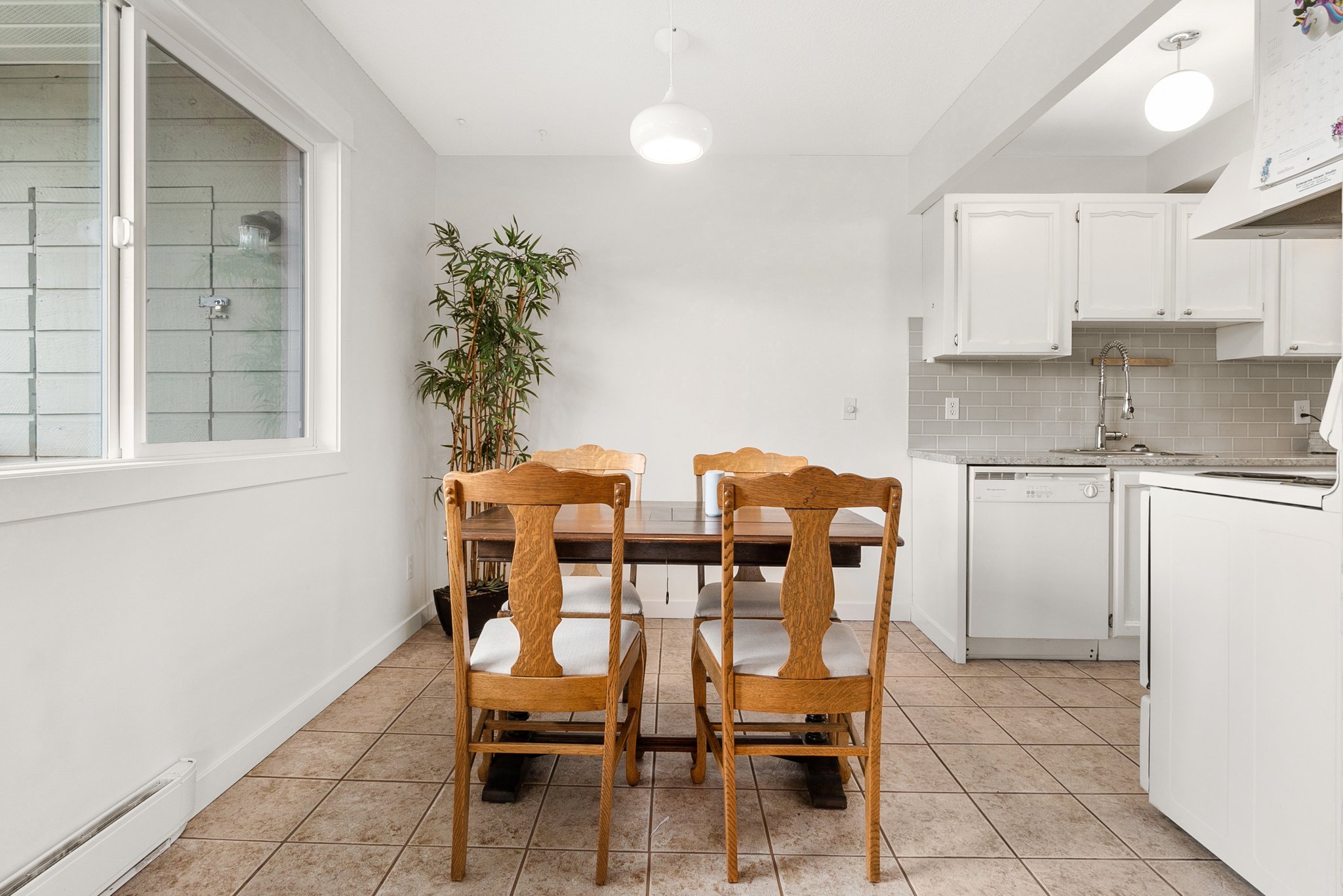 1565 Noble Ct, Kelowna, BC V1Y 8K8, Canada Photo 7