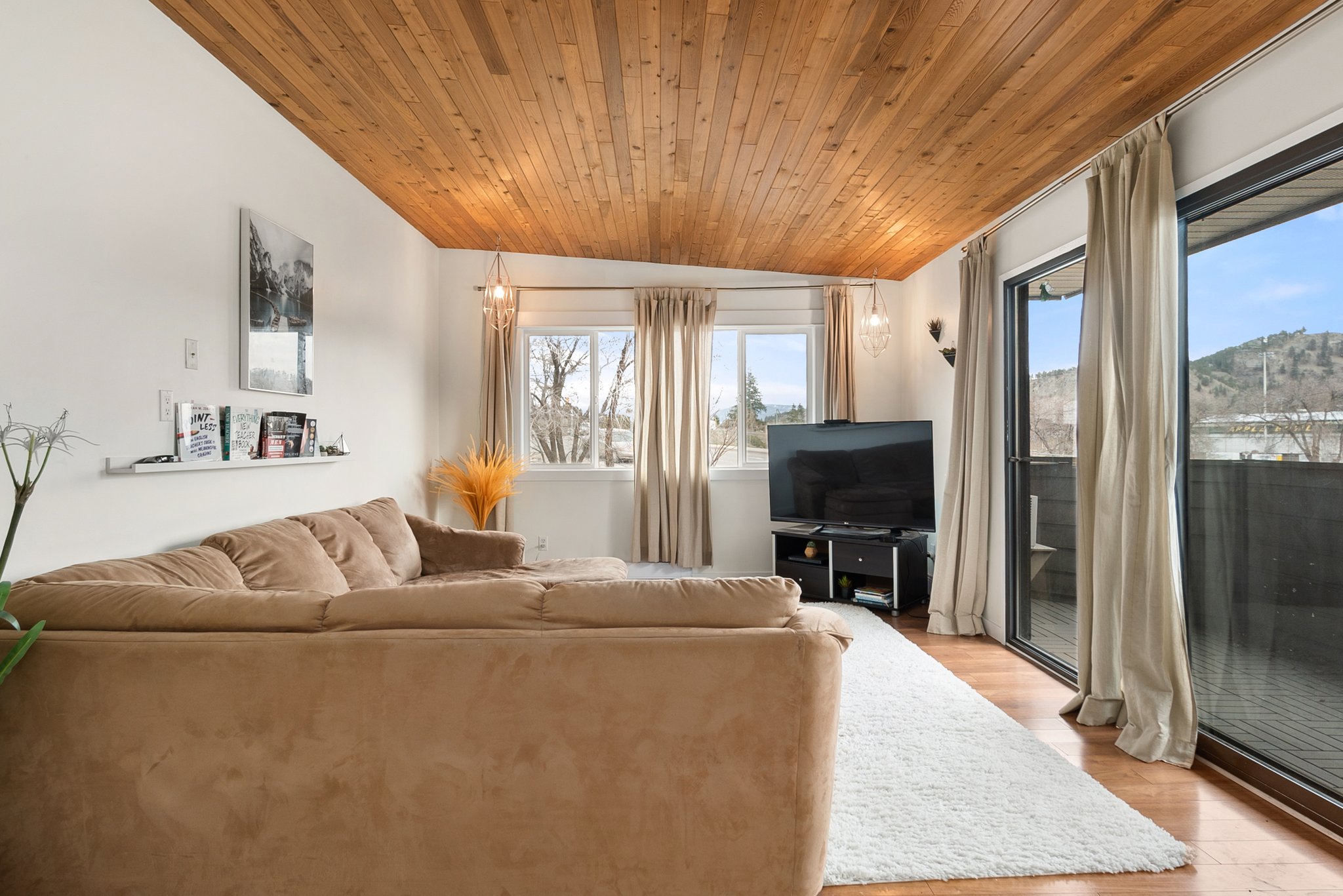 1565 Noble Ct, Kelowna, BC V1Y 8K8, Canada Photo 4