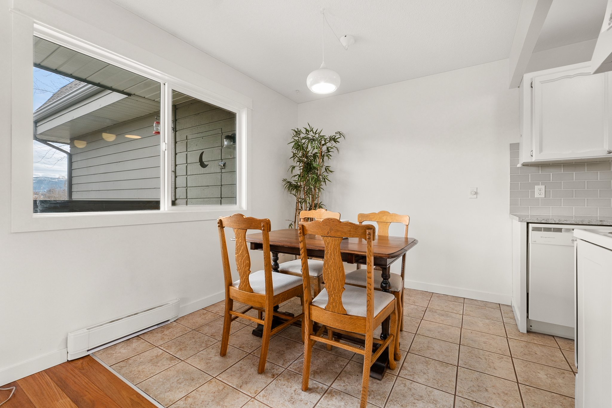 1565 Noble Ct, Kelowna, BC V1Y 8K8, Canada Photo 8