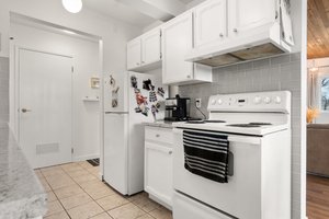 1565 Noble Ct, Kelowna, BC V1Y 8K8, Canada Photo 8