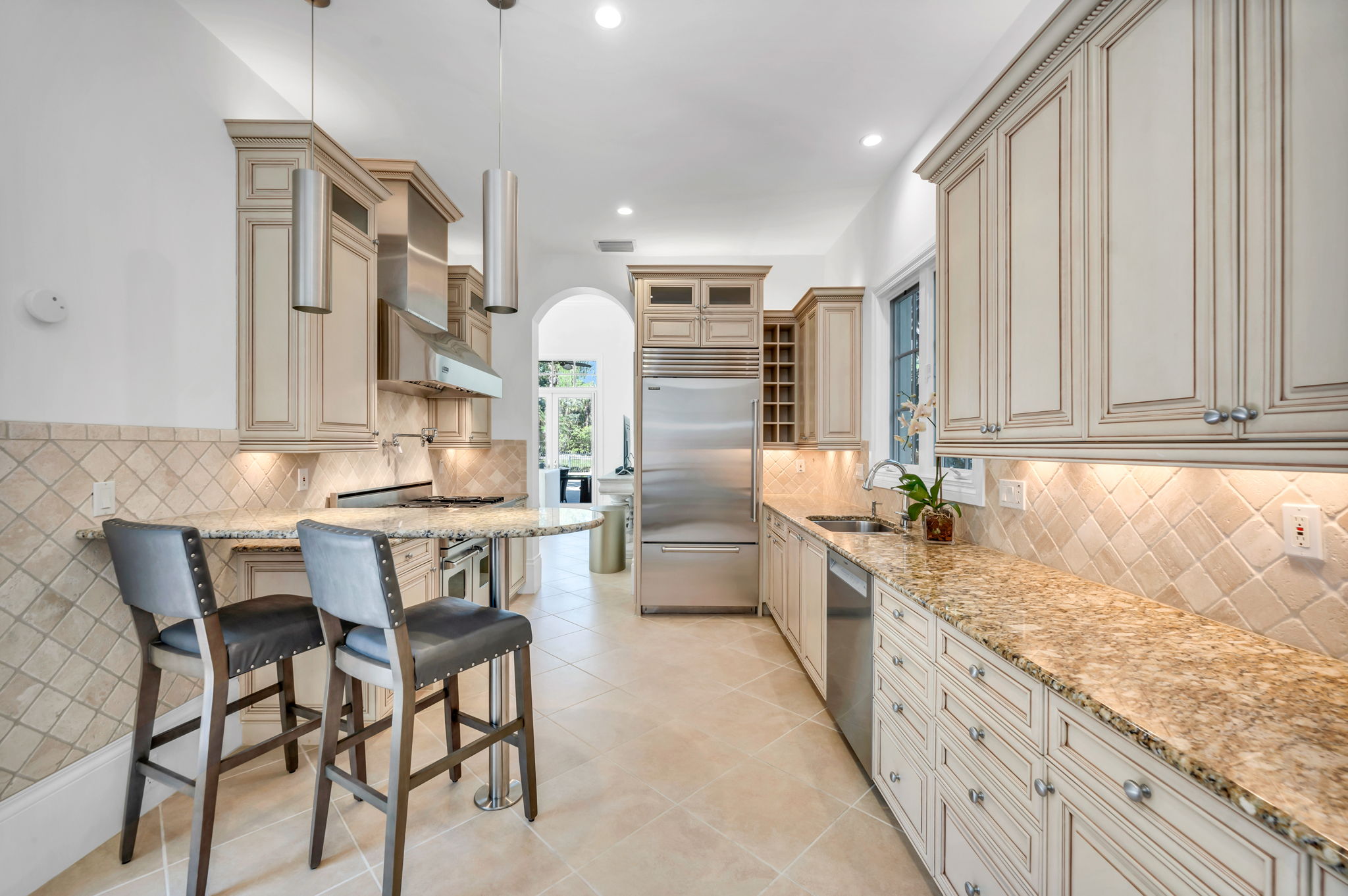 Breakfast Bar - Kitchen