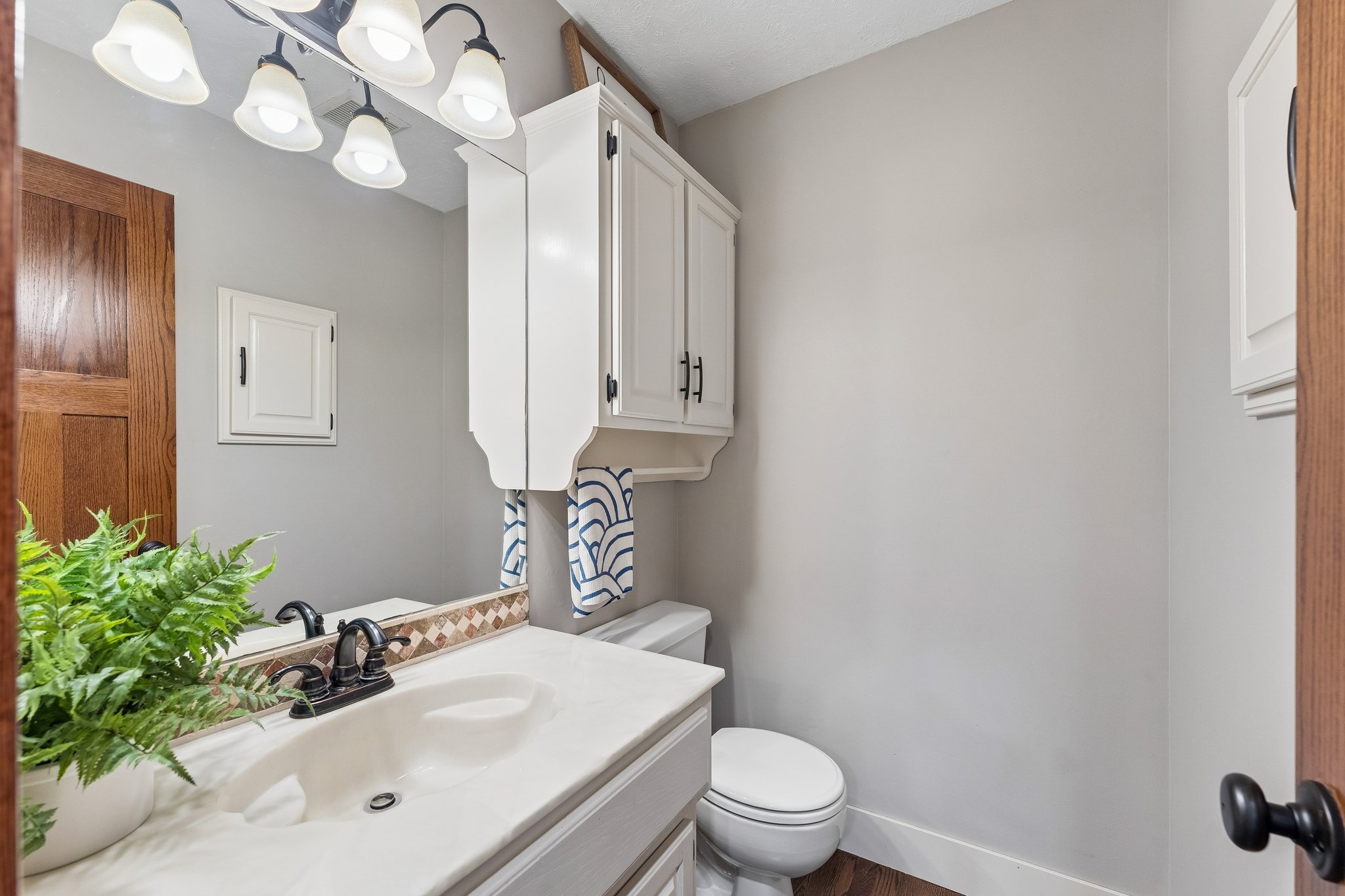 9066 - 15661 Lamp St_026.jpg