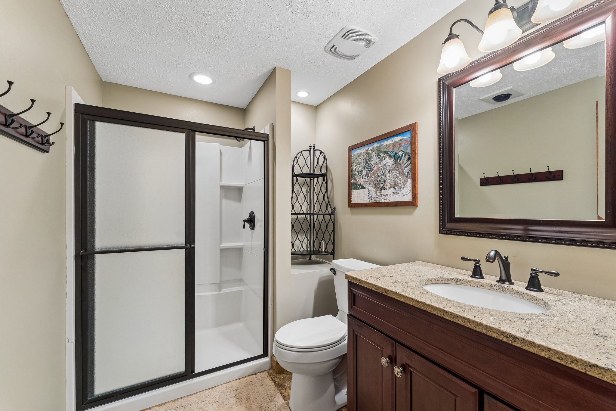 9066 - 15661 Lamp St_027.jpg