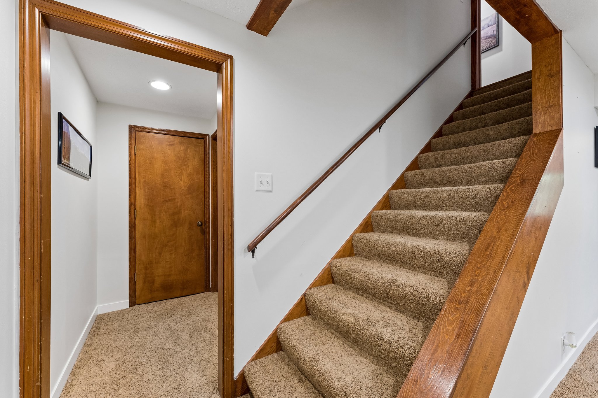 9066 - 15661 Lamp St_034.jpg