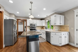 9066 - 15661 Lamp St_008 (2).jpg