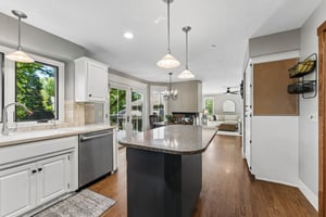 9066 - 15661 Lamp St_010 (2).jpg
