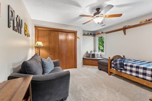 9066 - 15661 Lamp St_024.jpg