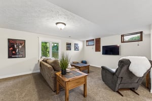 9066 - 15661 Lamp St_036.jpg