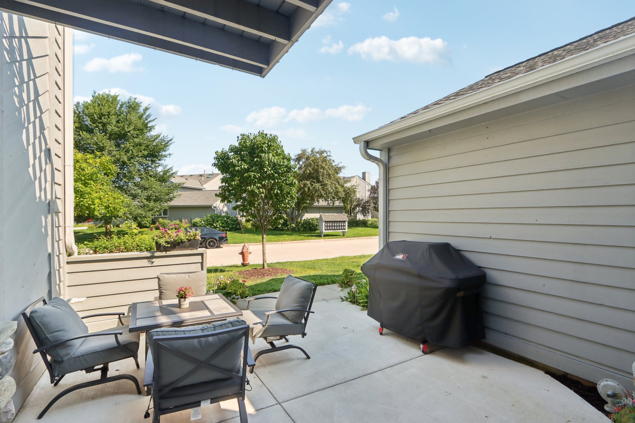 W Brook Dr-S1408-046.jpg