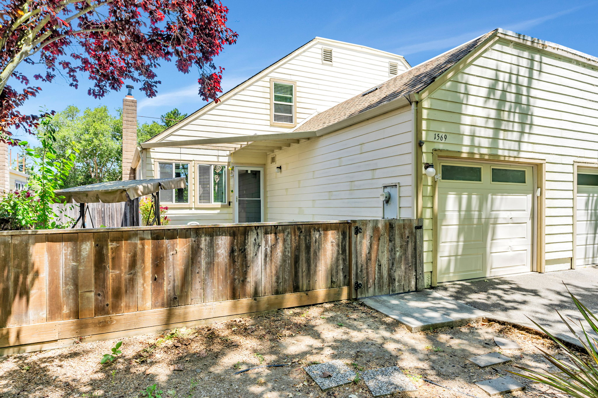003_1569 Yardley St