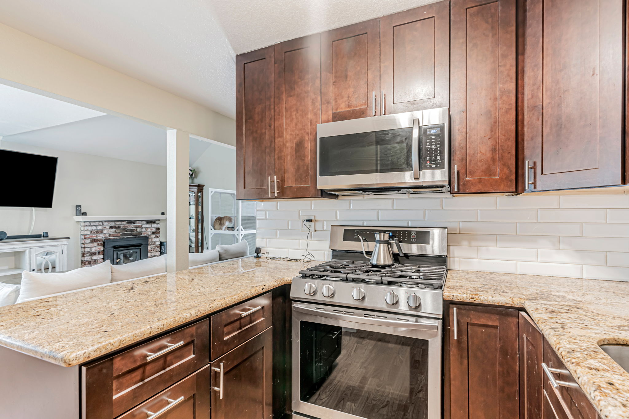 011_1569 Yardley St