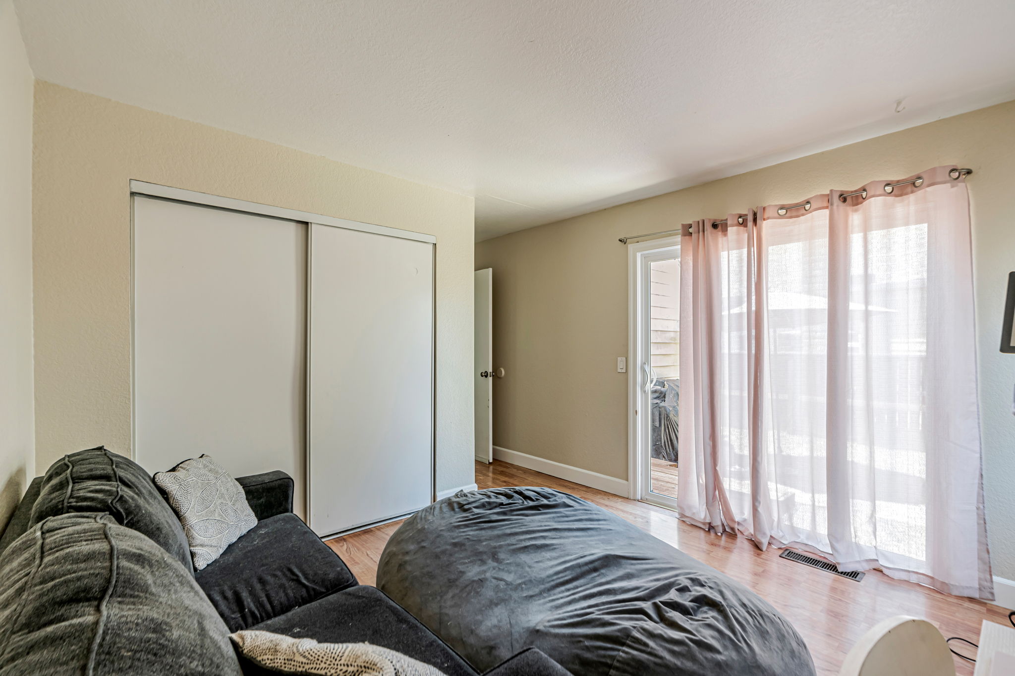 017_1569 Yardley St