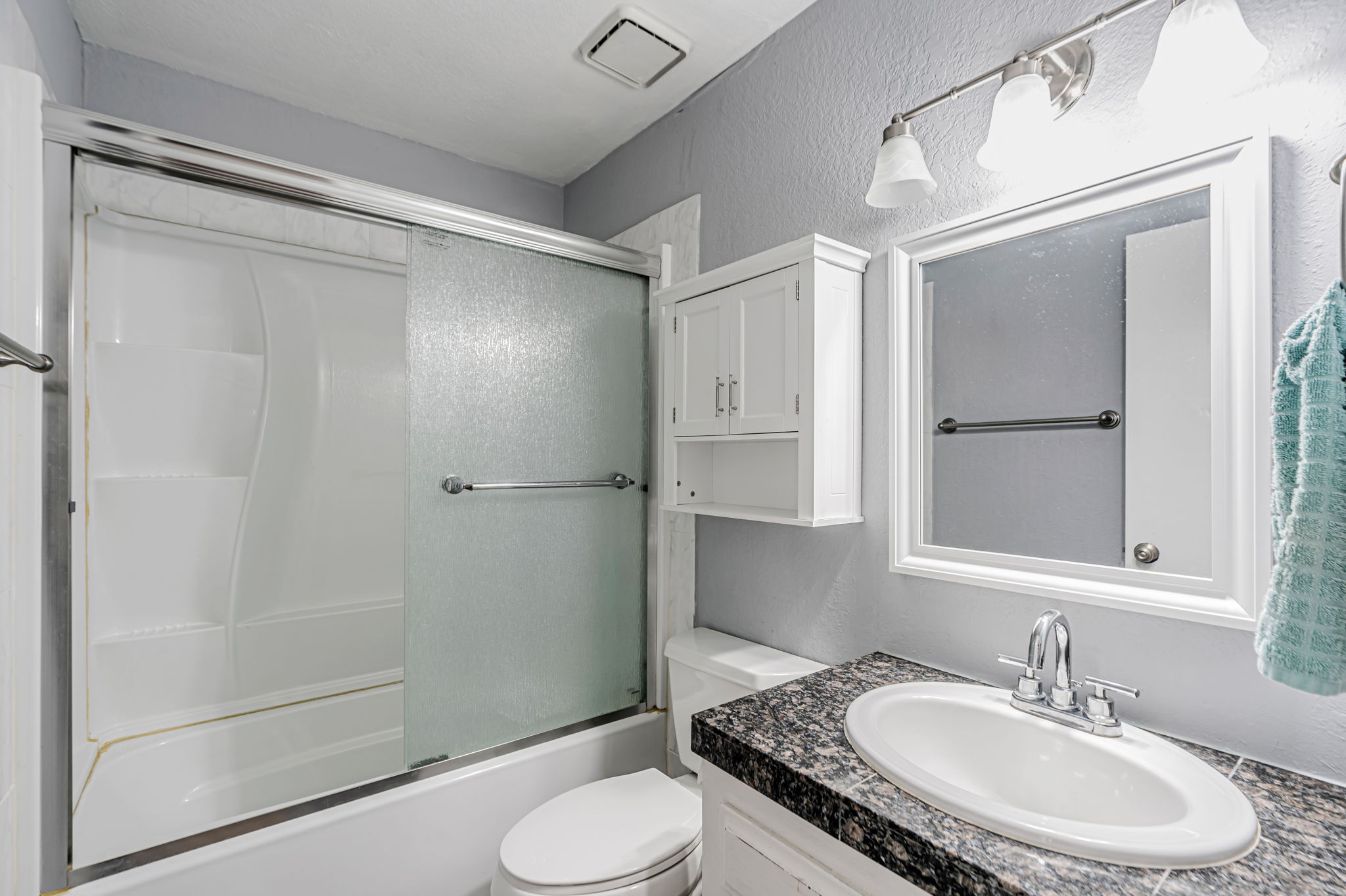 027_1569 Yardley St