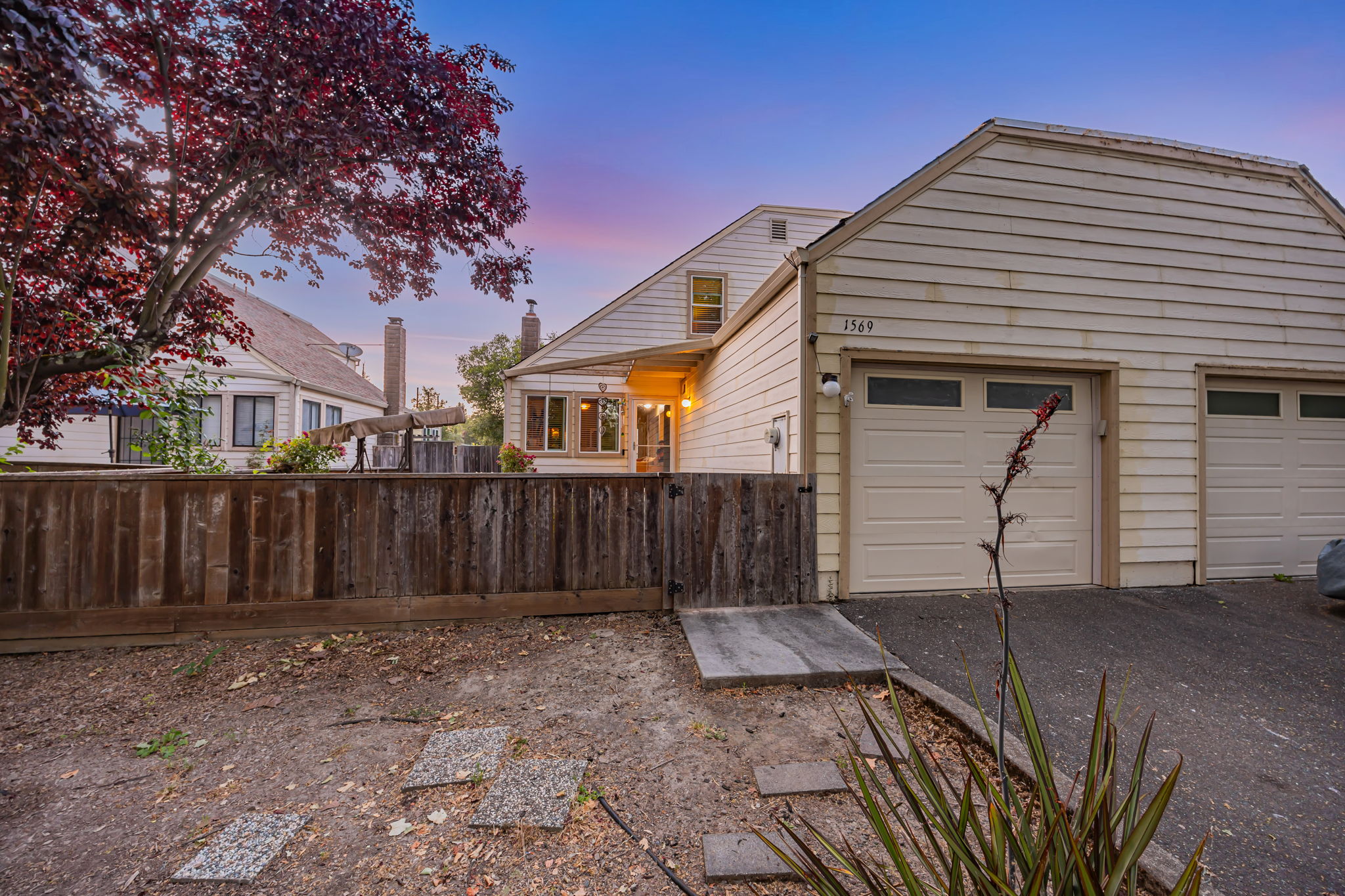 010_TWILIGHT_ 1569 Yardley