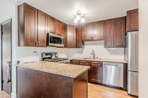 008_1569 Yardley St