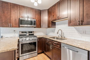 010_1569 Yardley St