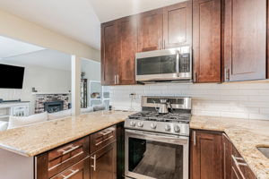 011_1569 Yardley St