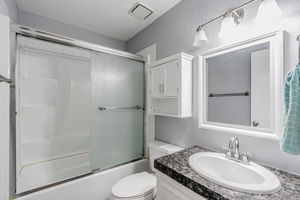 027_1569 Yardley St