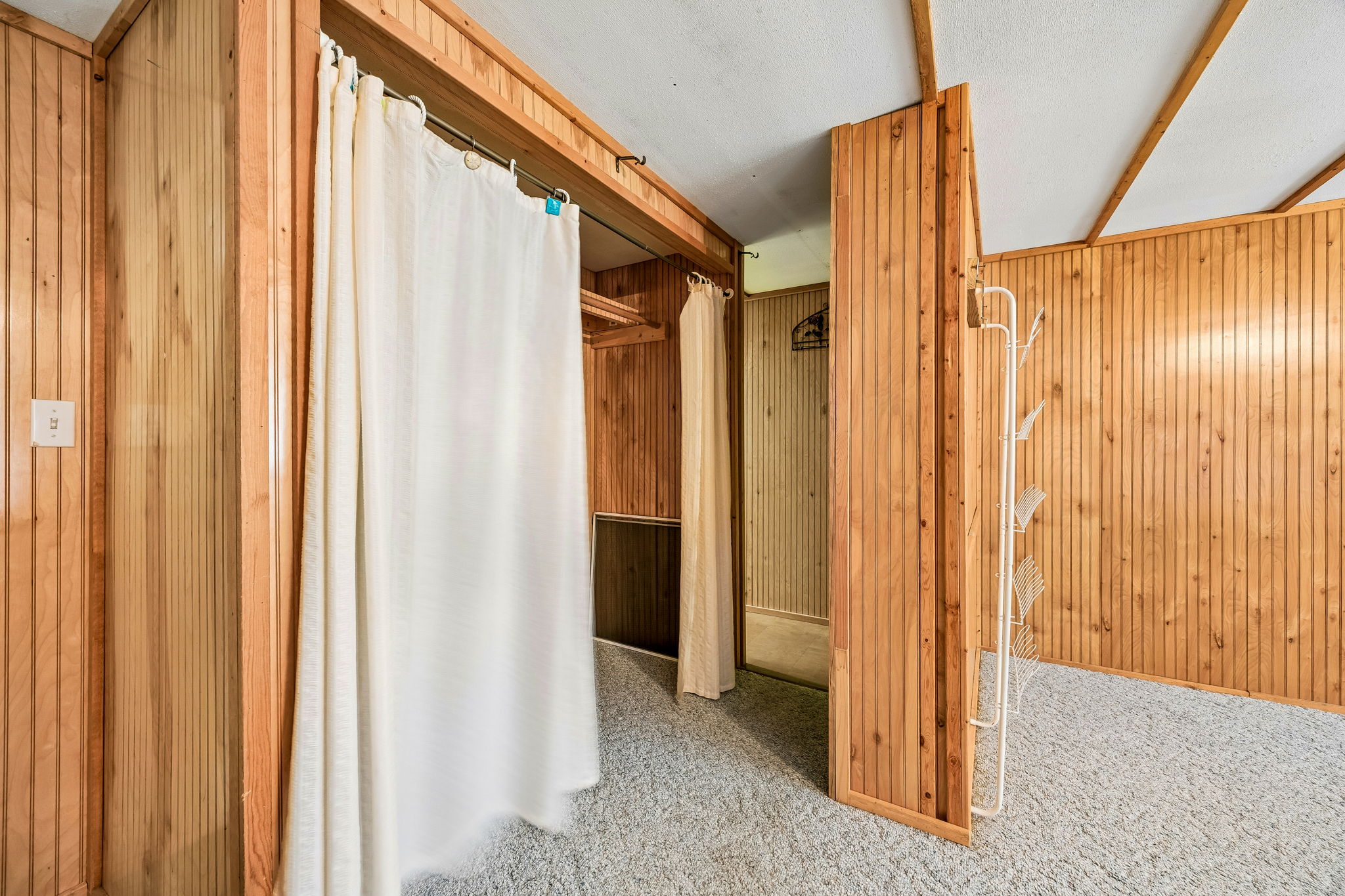 Primary Bedroom Closet