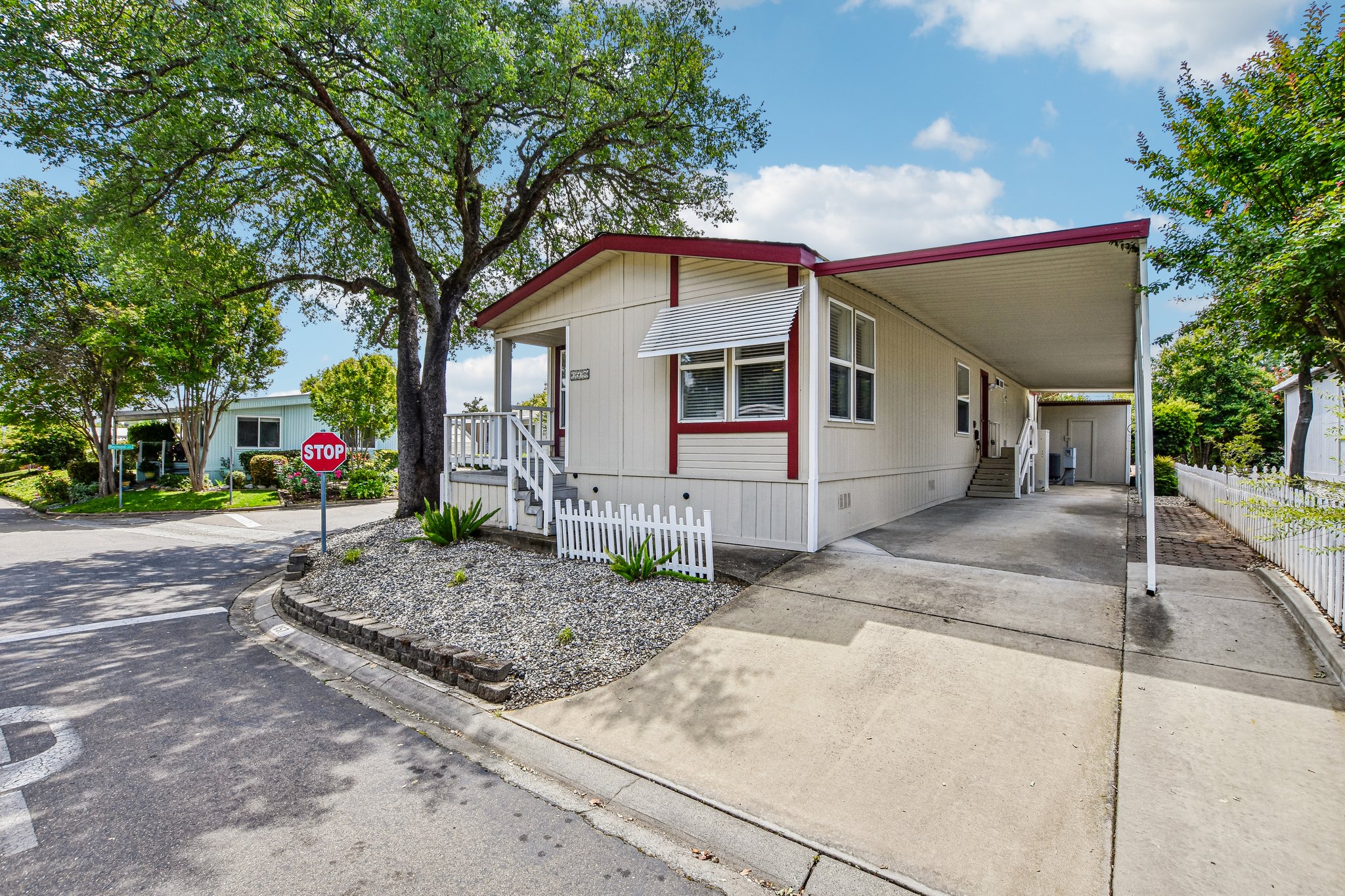 Danielle Way-S2904-001.jpg