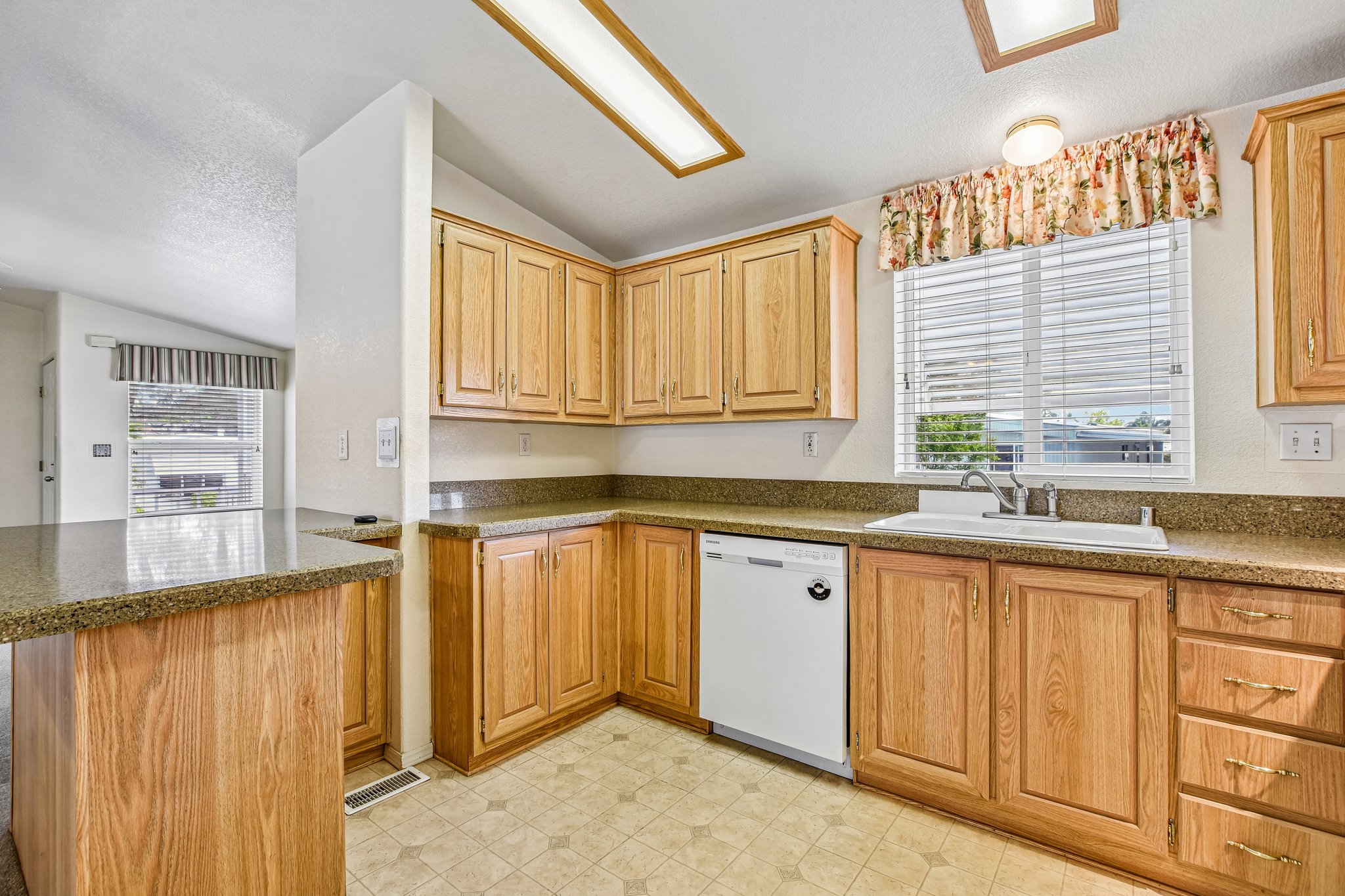 Danielle Way-S2904-008.jpg