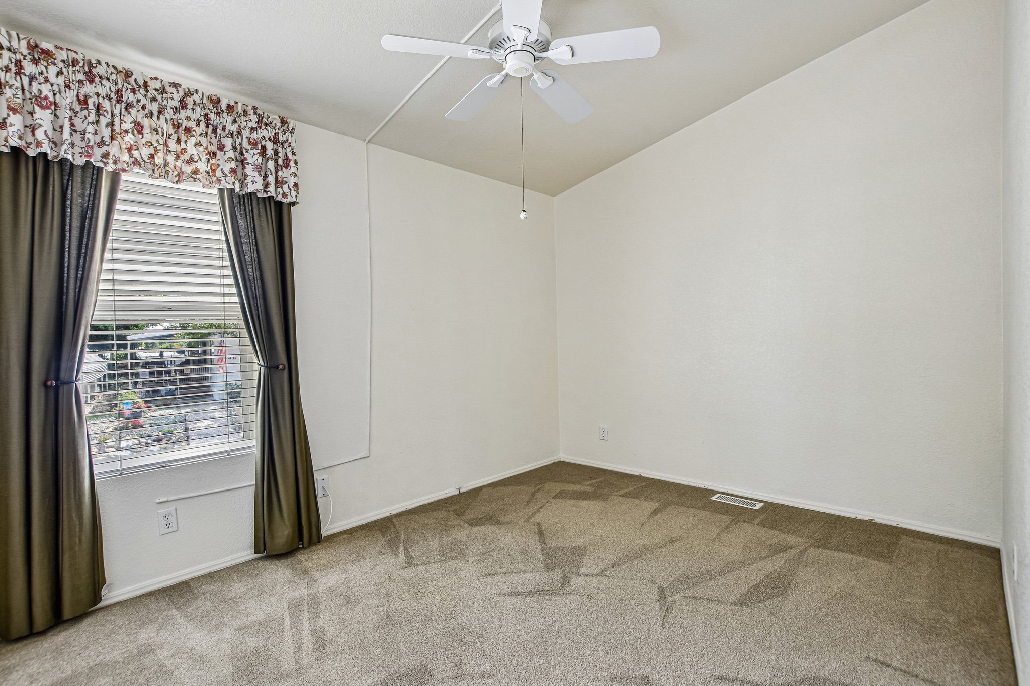 Danielle Way-S2904-012.jpg