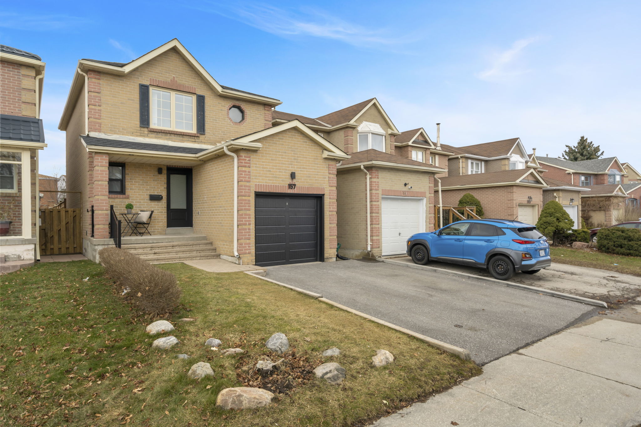 157 Gailcrest Cir Vaughan, ON L4J 5W1