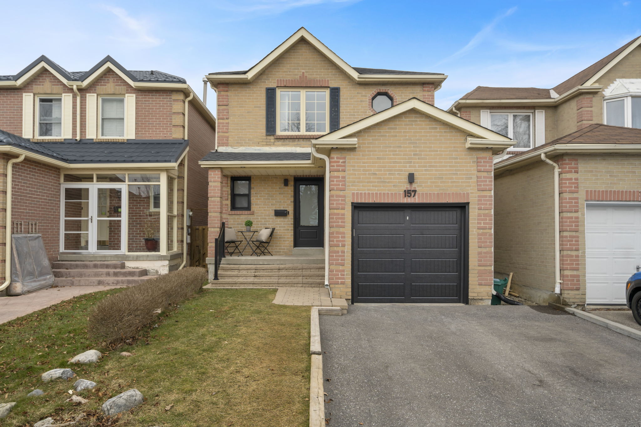 157 Gailcrest Cir Vaughan, ON L4J 5W1