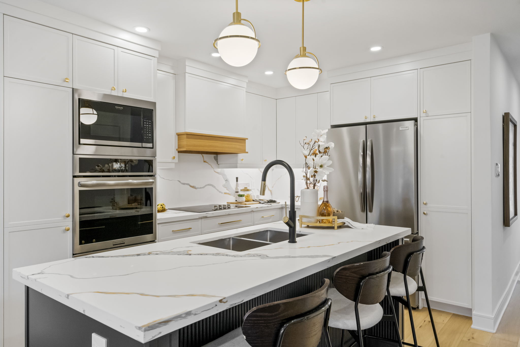 157 Gailcrest Cir Vaughan, ON L4J 5W1