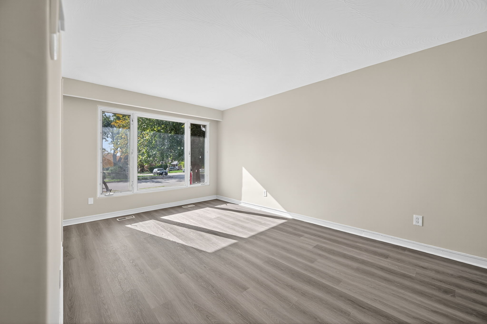 157 Septonne Ave Newmarket, ON L3Y 2W4