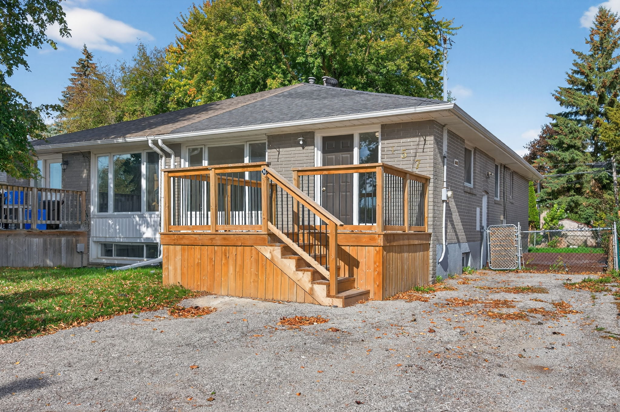 157 Septonne Ave Newmarket, ON L3Y 2W4