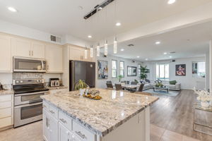 011_157 Triggs Ln