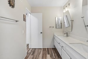 Max Ave-S1206-037.jpg