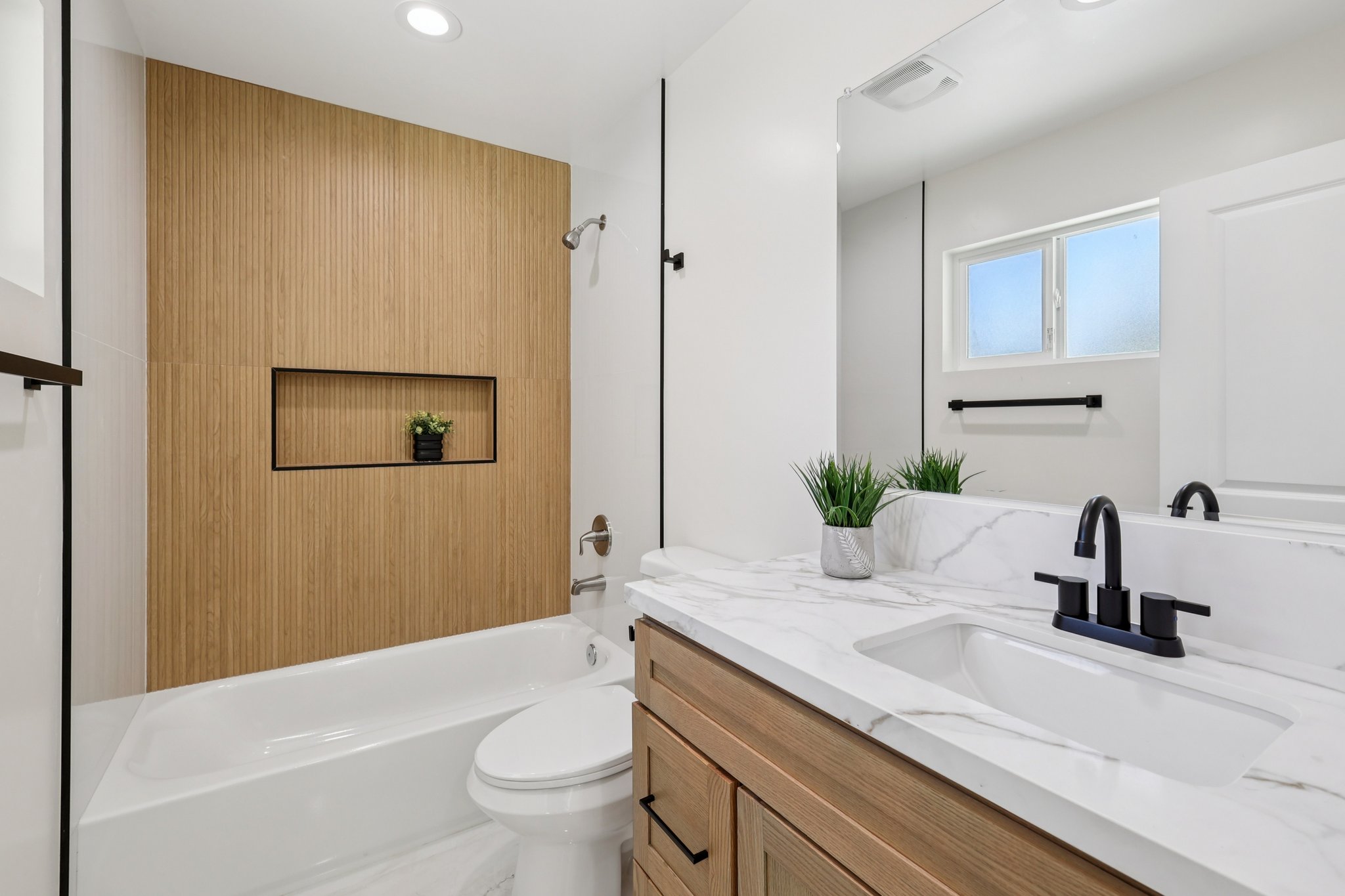 E Madison Ave-S1201-033.jpg