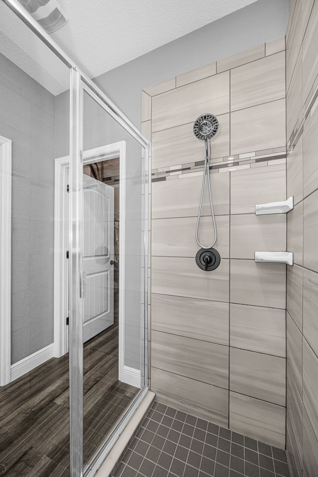 Primary Bathroom 1c