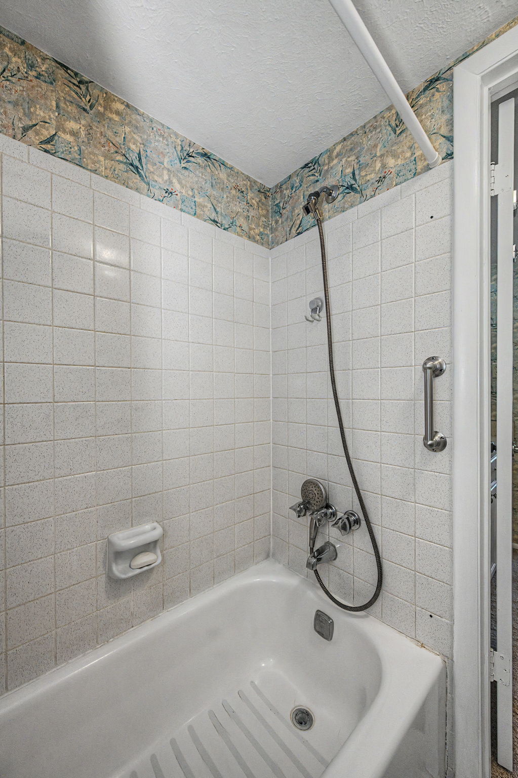 Primary Bathroom 1b