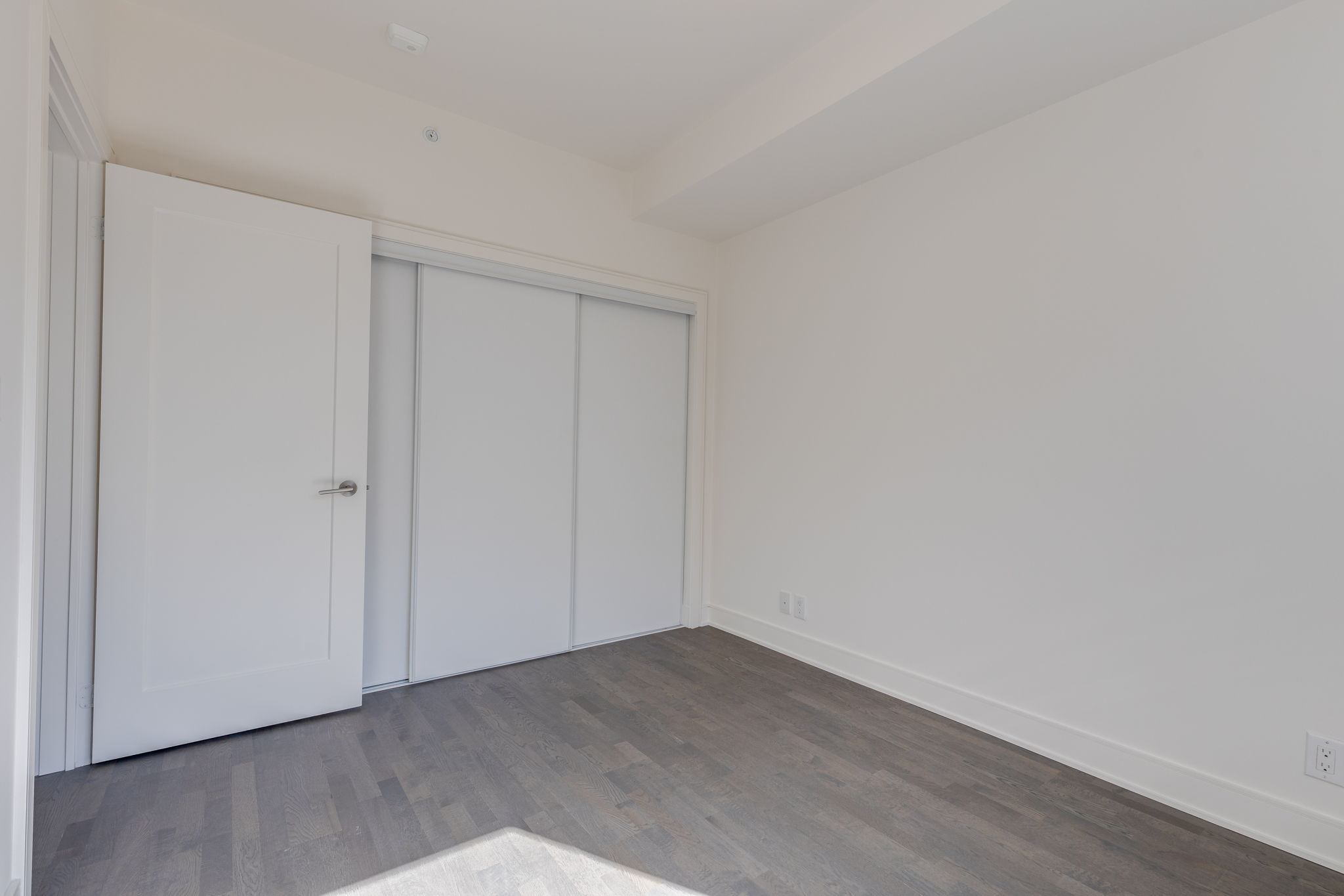 Bedroom extra large closet
