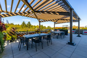 Rooftop dining-gazebo