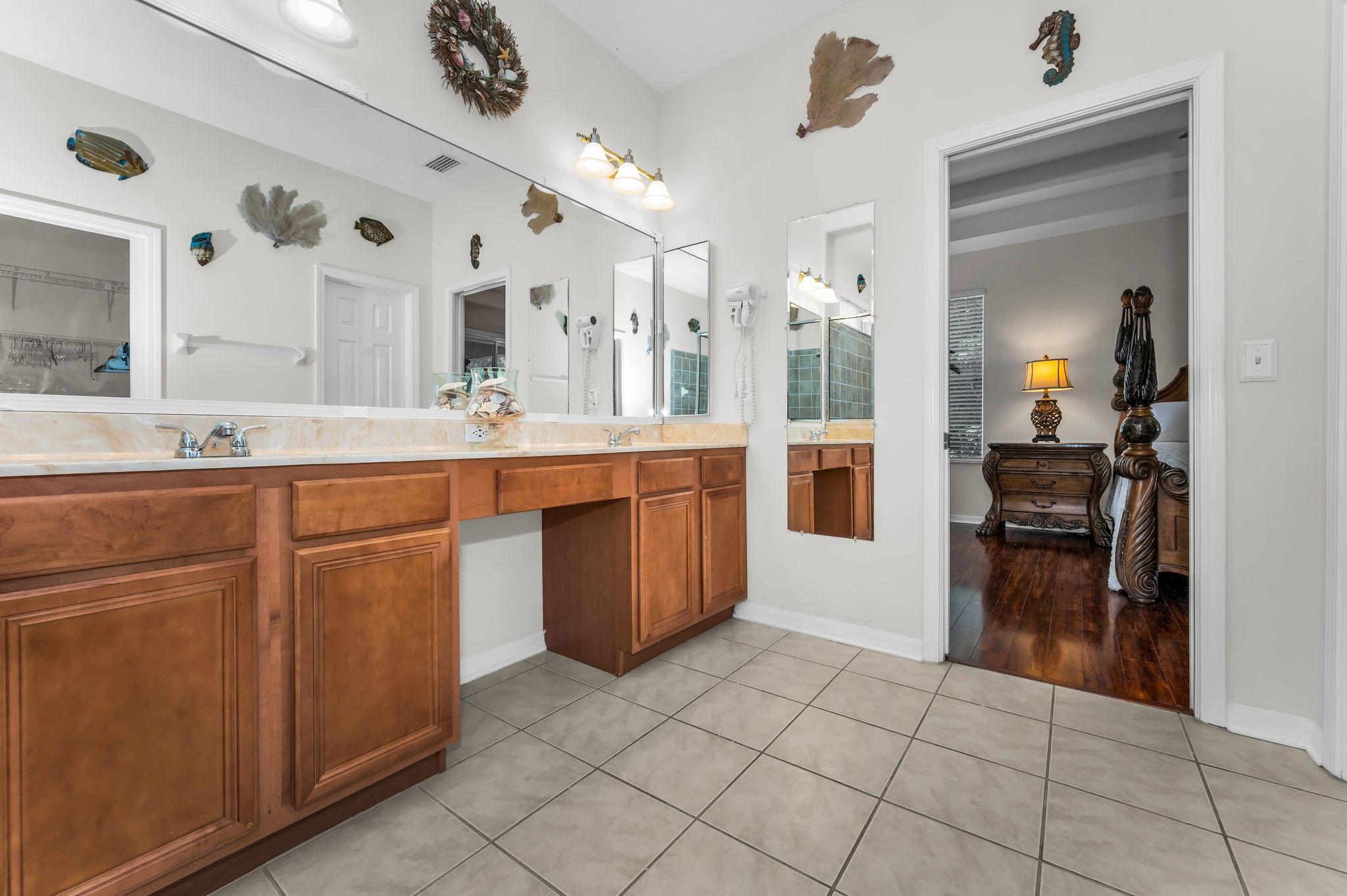 Primary Bathroom1c